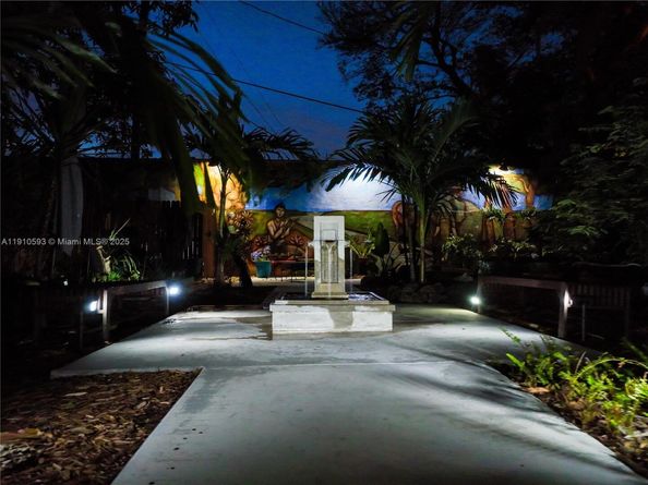 561 NW 53rd St, Miami FL 33127