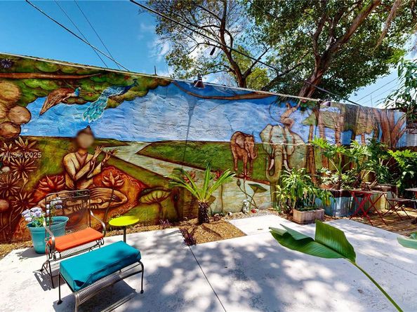 561 NW 53rd St, Miami FL 33127