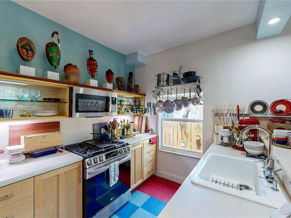 561 NW 53rd St, Miami FL 33127