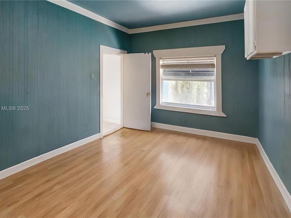 561 NW 53rd St, Miami FL 33127