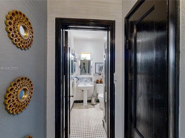 561 NW 53rd St, Miami FL 33127