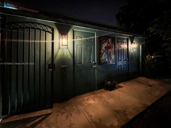 561 NW 53rd St, Miami FL 33127