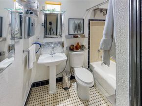 561 NW 53rd St, Miami FL 33127