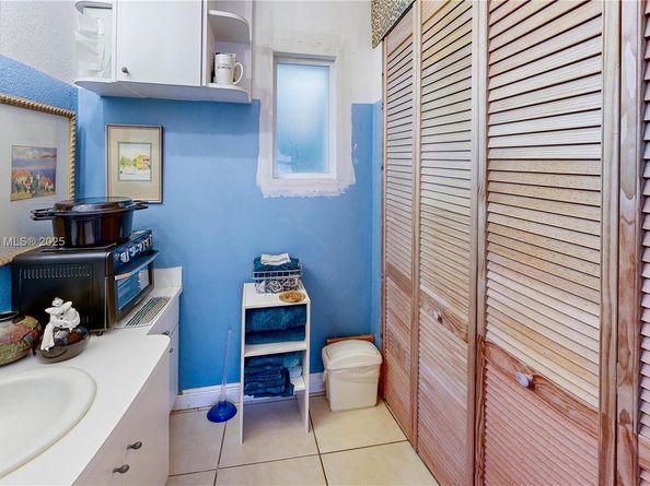 561 NW 53rd St, Miami FL 33127