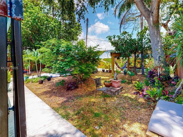 561 NW 53rd St, Miami FL 33127