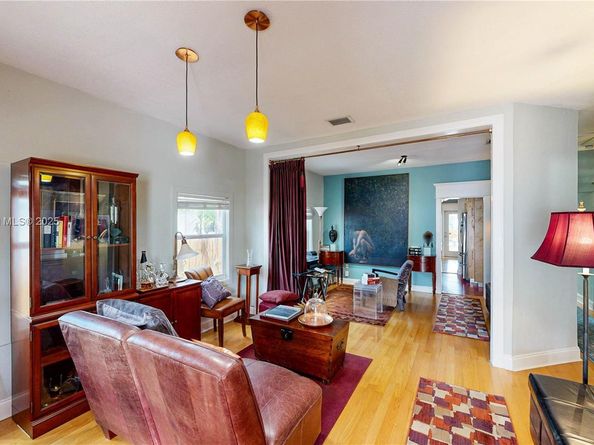 561 NW 53rd St, Miami FL 33127