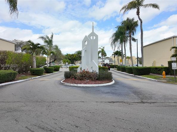 4555 SW 68th Ct Cir 111, Miami FL 33155