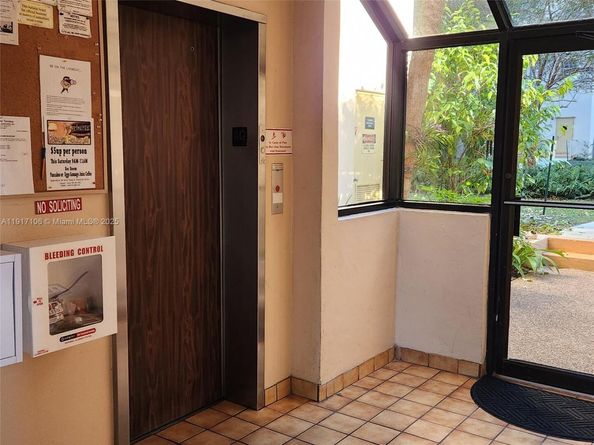 6731 Cypress Rd 411, Plantation FL 33317