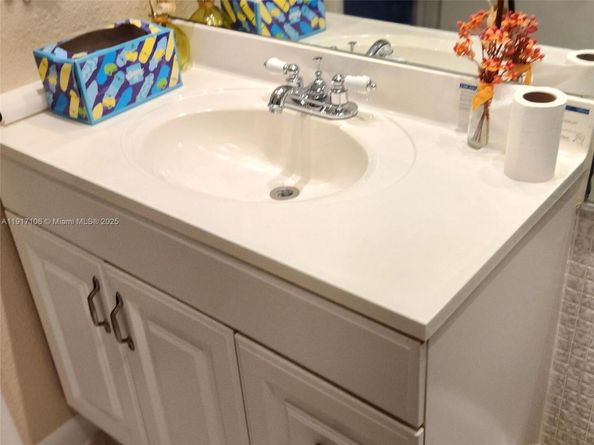 6731 Cypress Rd 411, Plantation FL 33317