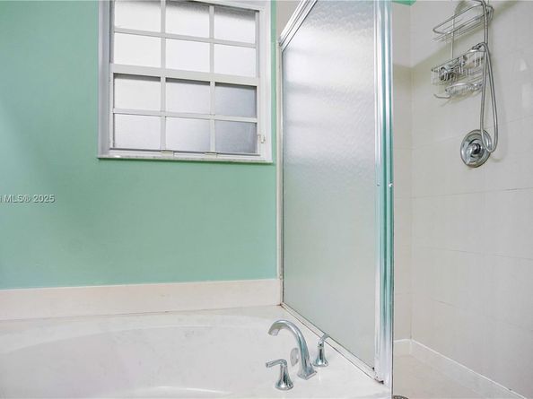 1498 NW 153rd Ln, Pembroke Pines FL 33028