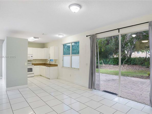 1498 NW 153rd Ln, Pembroke Pines FL 33028