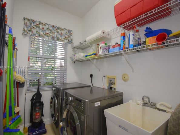 4240 SW 131st Ave, Davie FL 33330