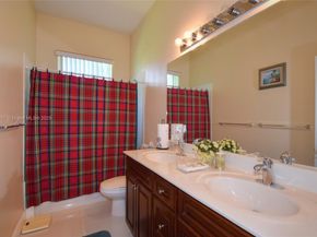 4240 SW 131st Ave, Davie FL 33330