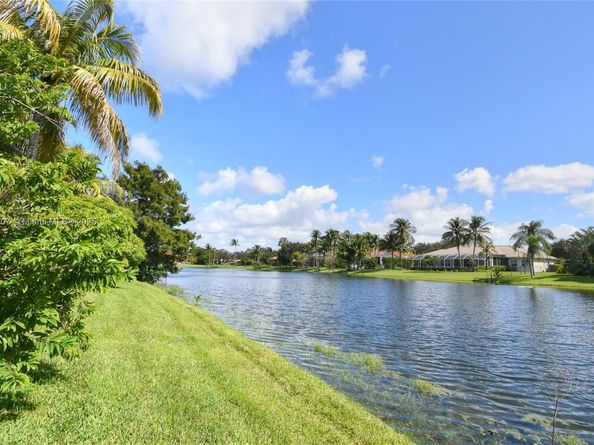 4240 SW 131st Ave, Davie FL 33330