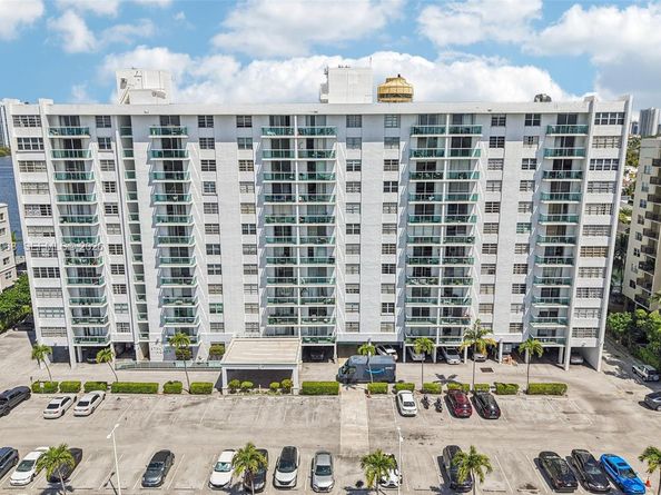 2841 NE 163rd St 605, North Miami Beach FL 33160