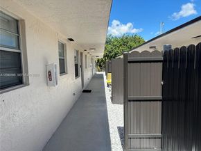 916 SW 10th St, Hallandale Beach FL 33009