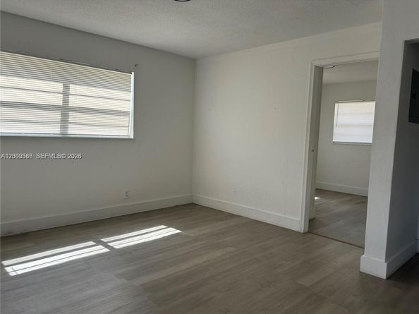 916 SW 10th St, Hallandale Beach FL 33009