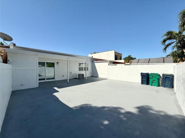 11240 SW 33rd Cir Pl, Miami FL 33165