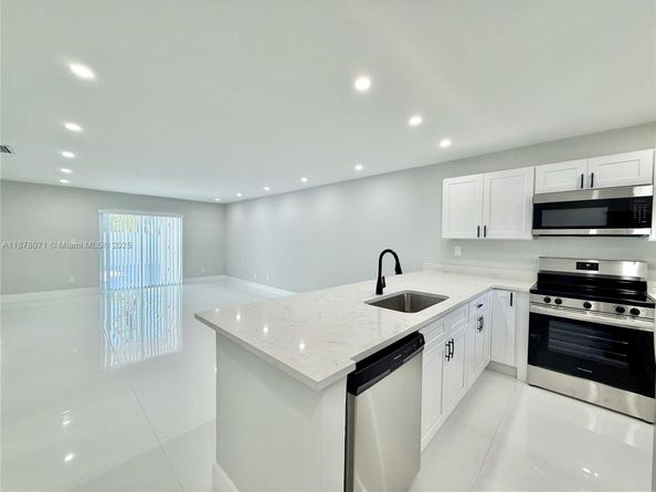 11240 SW 33rd Cir Pl, Miami FL 33165