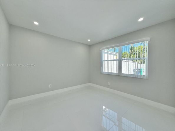 11240 SW 33rd Cir Pl, Miami FL 33165