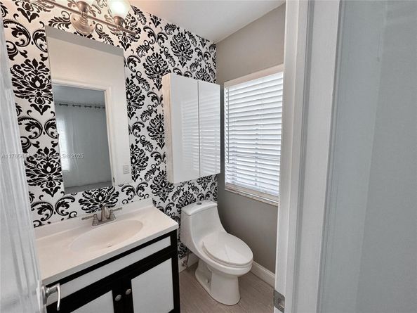 2201 NE 66th St 1301, Fort Lauderdale FL 33308