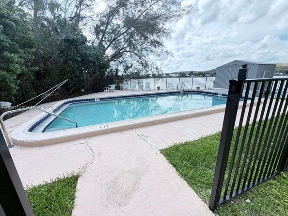 4311 Crystal Lake Dr 120, Deerfield Beach FL 33064