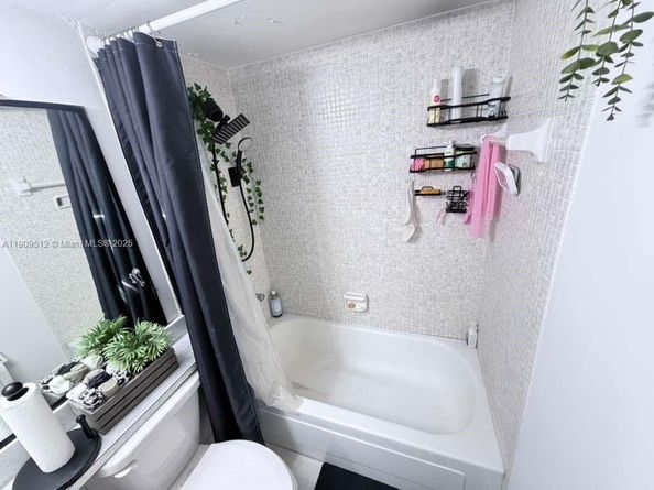 4311 Crystal Lake Dr 120, Deerfield Beach FL 33064