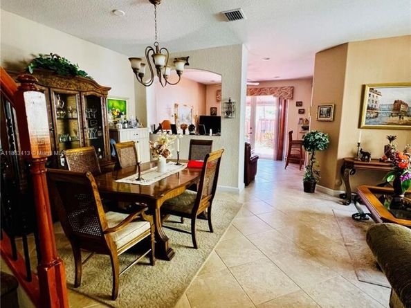 2499 SE 14th St, Homestead FL 33035