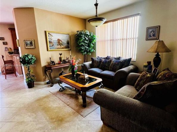 2499 SE 14th St, Homestead FL 33035