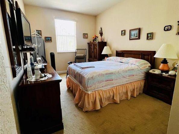 2499 SE 14th St, Homestead FL 33035