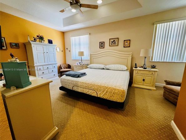 2499 SE 14th St, Homestead FL 33035