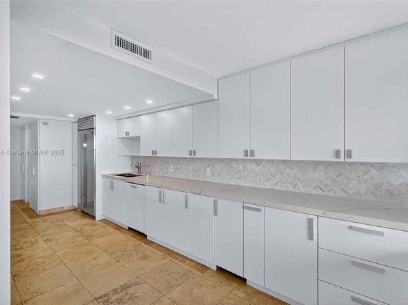 3 Grove Isle Dr C1802, Coconut Grove FL 33133