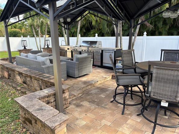 4812 Van Buren St, Hollywood FL 33021