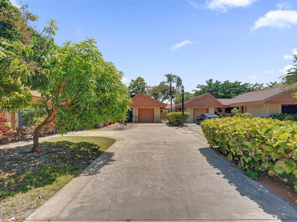 20475 NE 10th Place, Miami FL 33179