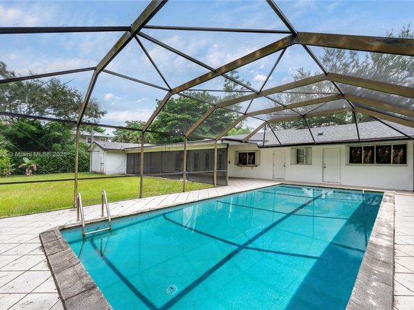 7485 SW 122nd St, Pinecrest FL 33156
