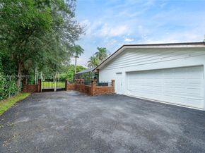 7485 SW 122nd St, Pinecrest FL 33156