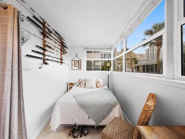 3127 S Ocean Dr 215, Hallandale Beach FL 33009