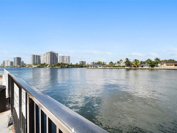 3127 S Ocean Dr 215, Hallandale Beach FL 33009