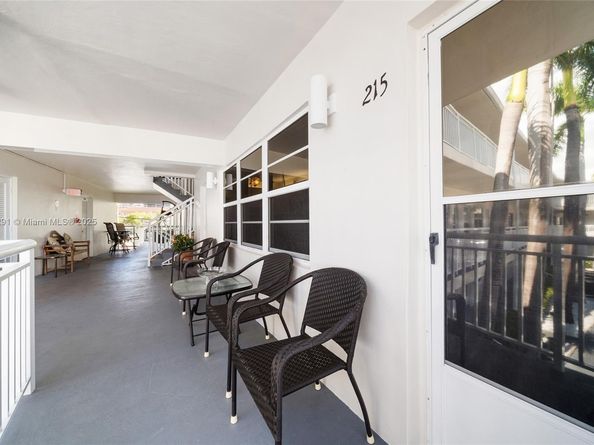 3127 S Ocean Dr 215, Hallandale Beach FL 33009