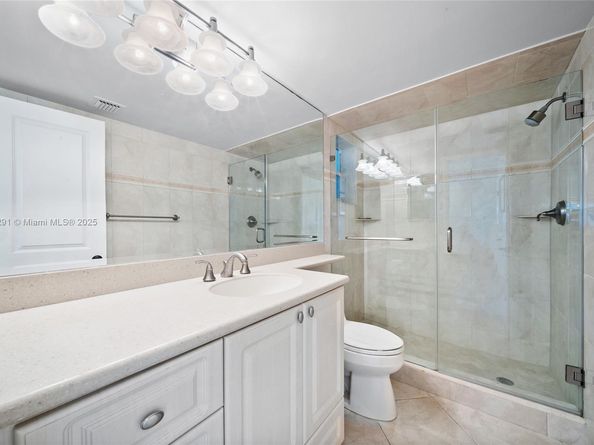 3127 S Ocean Dr 215, Hallandale Beach FL 33009