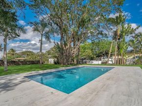4053 SW 8th St, Plantation FL 33317