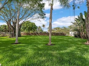 4053 SW 8th St, Plantation FL 33317