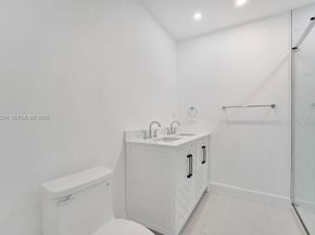4053 SW 8th St, Plantation FL 33317