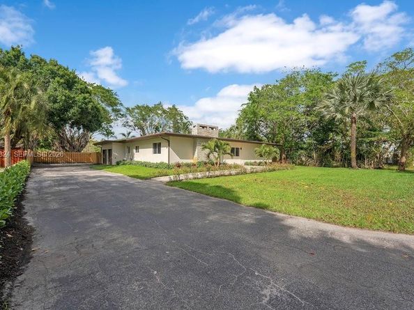 4053 SW 8th St, Plantation FL 33317