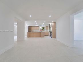 4053 SW 8th St, Plantation FL 33317