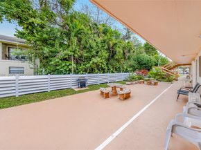 815 SW 10th Ter 6V, Hallandale Beach FL 33009