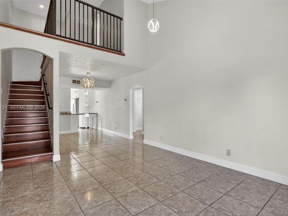 11160 NW 37th St, Sunrise FL 33351