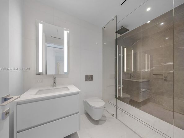 300 Biscayne Blvd Way 2009, Miami FL 33131