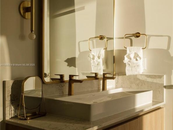 159 NE 6th St 2816, Miami FL 33132