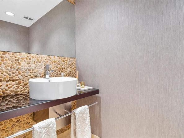 6000 Island Blvd 1007, Aventura FL 33160